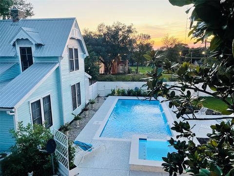 Photo of 111 S Masonic Street, Bellville, TX 77418 (MLS # 17901433)