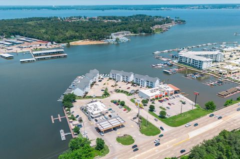Photo of 168 Lake Point Boulevard #C202, Conroe, TX 77356 (MLS # 51962329)