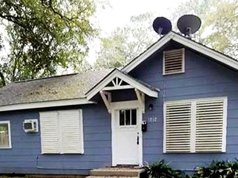 Photo of 1312 Rhodora St ST, La Marque, TX 77668 (MLS # 74268371)