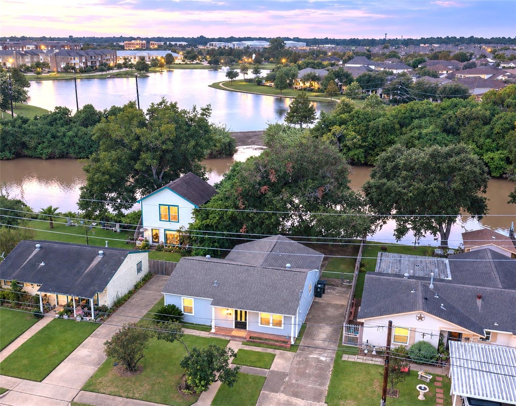 Photo of 607 W Park Street, Sugar Land, TX 77498 (MLS # 31449463)