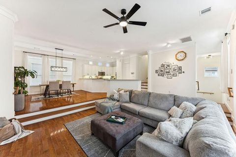 Townhouse For Sale - 5737 Kansas Street<br/> Harris County, Houston, TX 77007