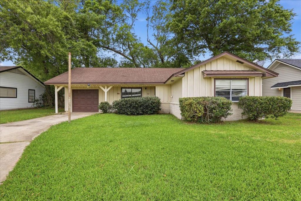 Photo of 1732 Greenbriar Avenue, Orange, TX 77632 (MLS # 40415202)