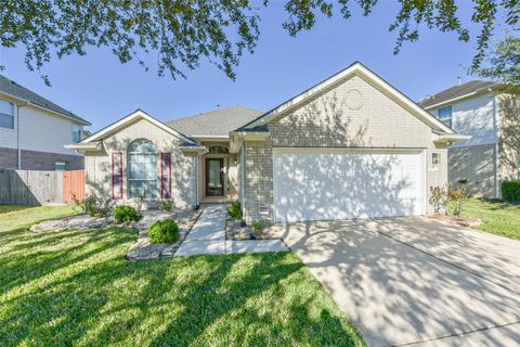 Photo of 3411 Highland Point Lane, Pearland, TX 77581 (MLS # 53149639)
