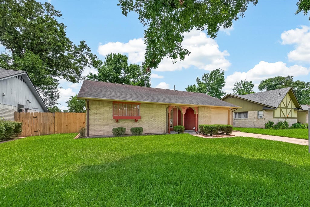 Photo of 5206 Olana Drive, Houston, TX 77032 (MLS # 18947767)