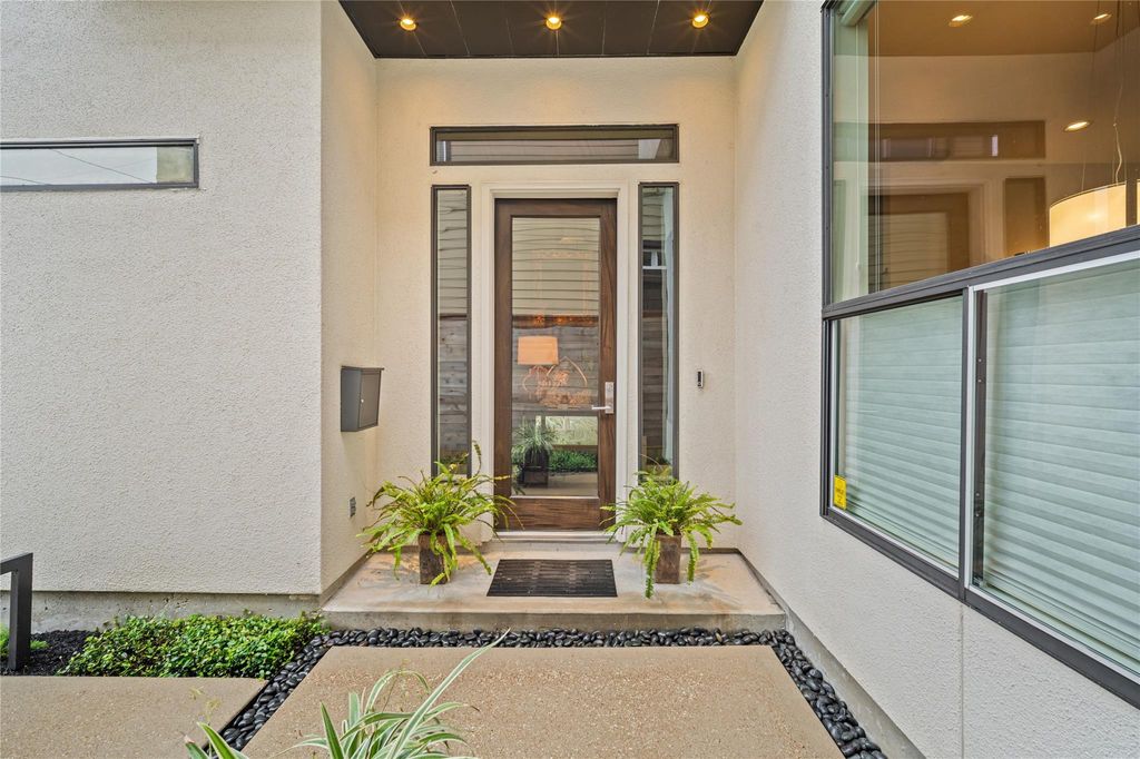 Photo of 908 East 23rd ST, Houston, TX 77009 (MLS # 39580762)