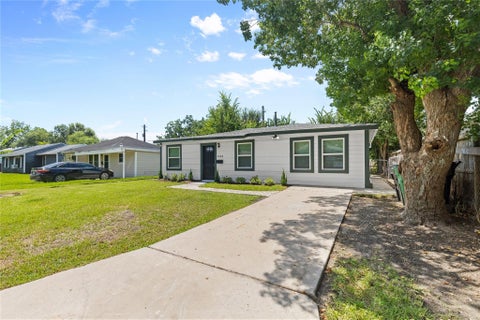 Photo of 4838 Van Fleet Street, Houston, TX 77033 (MLS # 64770397)