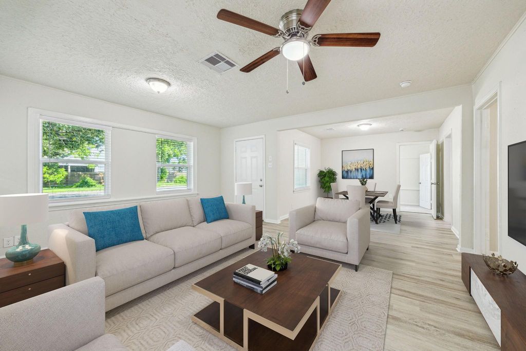 Photo of 2511 Evergreen Drive, Houston, TX 77087 (MLS # 10674566)