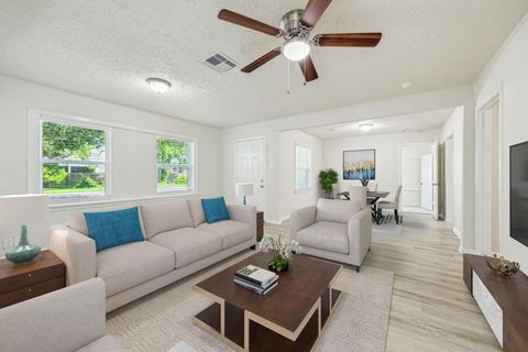 Photo of 2511 Evergreen Drive, Houston, TX 77087 (MLS # 10674566)