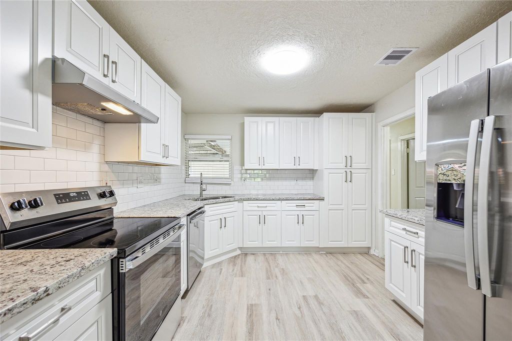 Photo of 2511 Evergreen Drive, Houston, TX 77087 (MLS # 10674566)