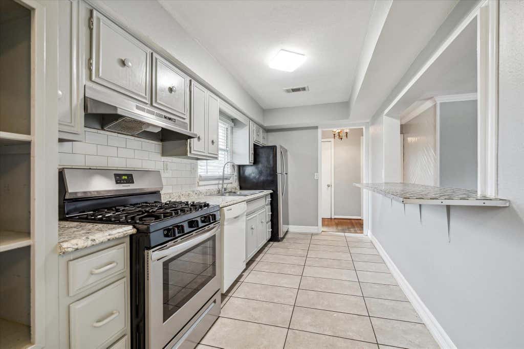 Photo of 5237 Maple Street, Bellaire, TX 77401 (MLS # 38909619)