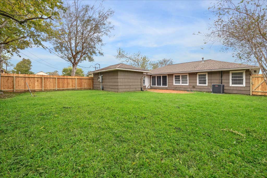 Photo of 5237 Maple Street, Bellaire, TX 77401 (MLS # 38909619)