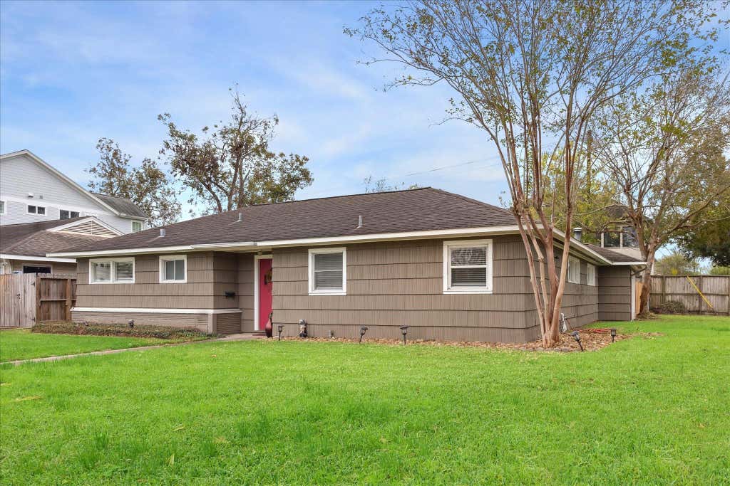 Photo of 5237 Maple Street, Bellaire, TX 77401 (MLS # 38909619)