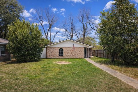 Photo of 418 Texas Street, Tomball, TX 77375 (MLS # 83258273)