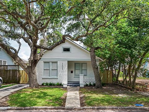 Photo of 3406 Avenue Q 1/2, Galveston, TX 77550 (MLS # 57136584)