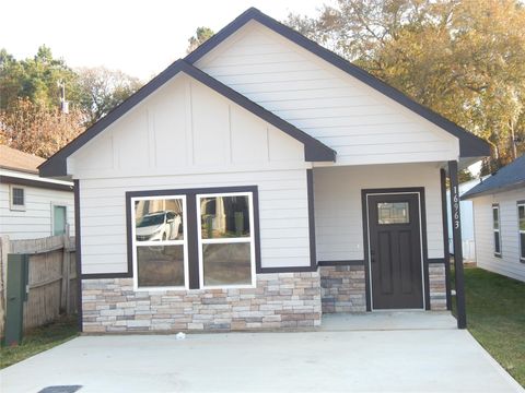 Photo of 16963 W Juneau, Montgomery, TX 77316 (MLS # 56250878)