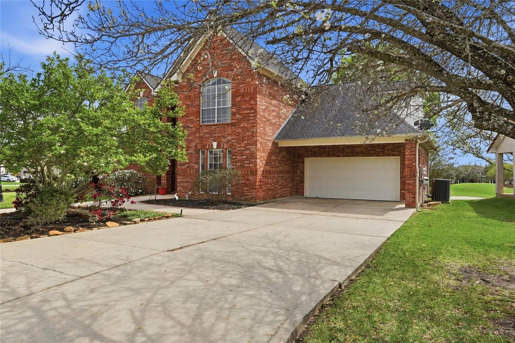 Photo of 55 Monterrey Road E, Montgomery, TX 77356 (MLS # 21197707)