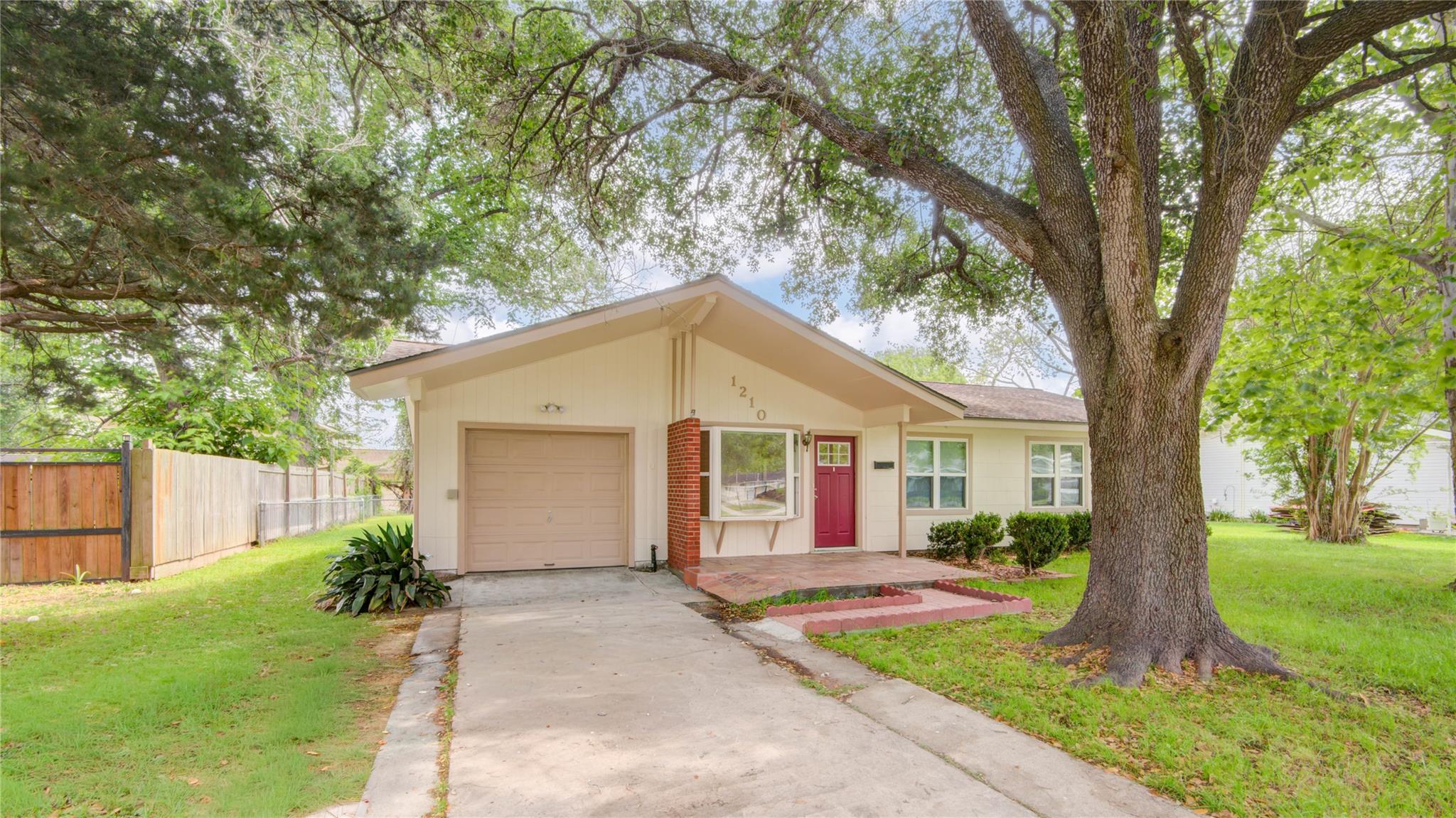 1210 Mac Drive Drive