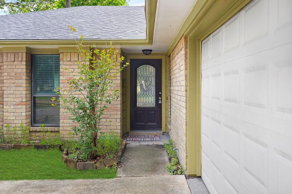 Photo of 20114 Foxchester Lane, Humble, TX 77338 (MLS # 41407357)