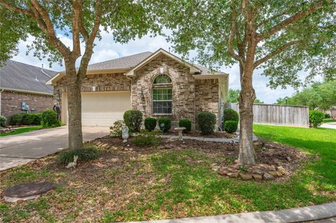 Photo of 1201 N Riviera Circle, Pearland, TX 77581 (MLS # 73312604)