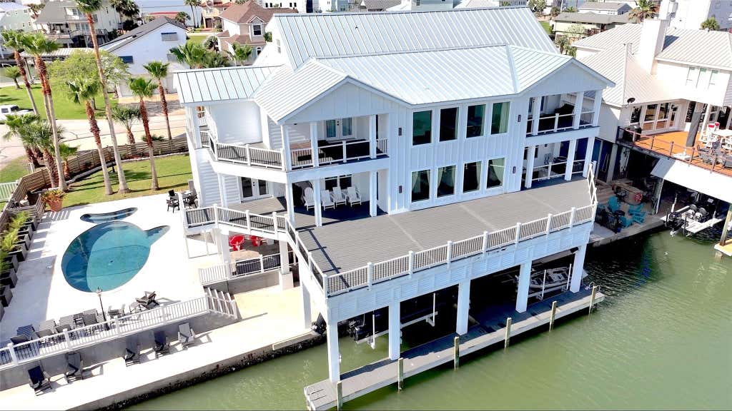 Photo of 1614 Castaway Street, Tiki Island, TX 77554 (MLS # 2175521)