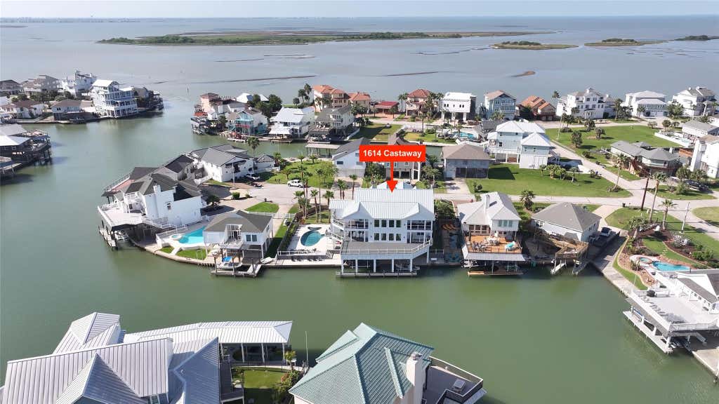 Photo of 1614 Castaway Street, Tiki Island, TX 77554 (MLS # 2175521)