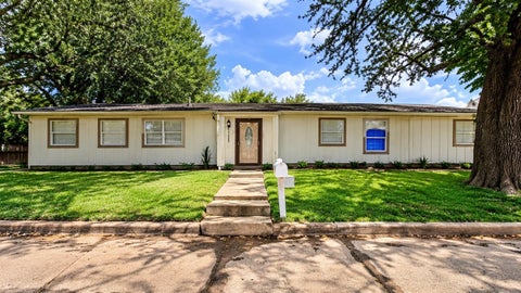 Photo of 217 S 17th Street, West Columbia, TX 77486 (MLS # 81424608)