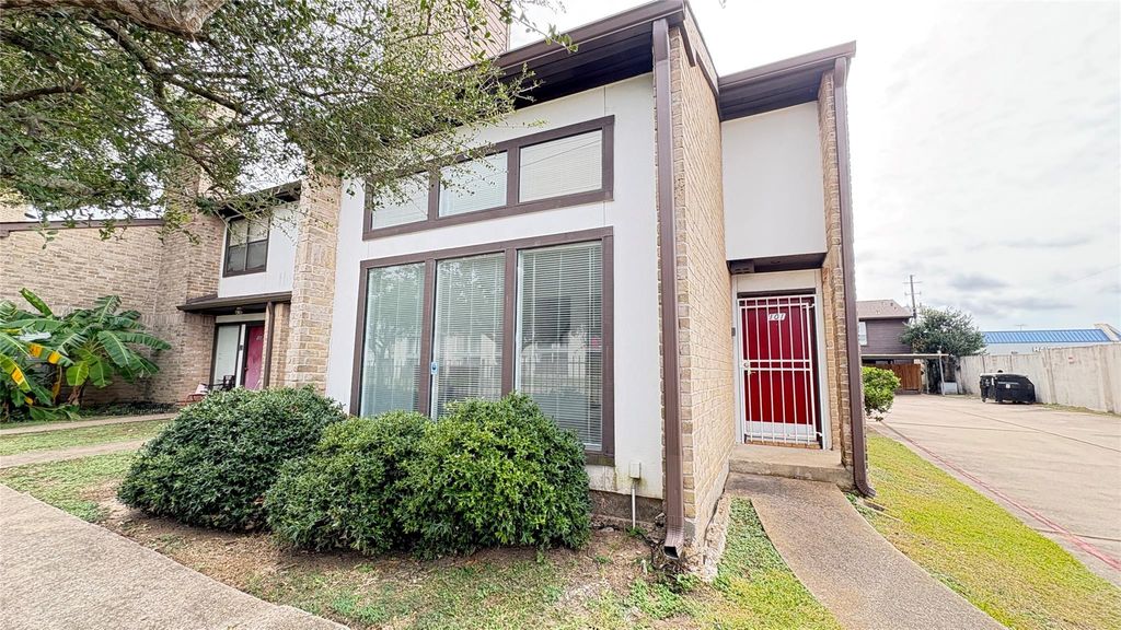 Photo of 6633 W Airport Boulevard #101, Houston, TX 77035 (MLS # 85306579)