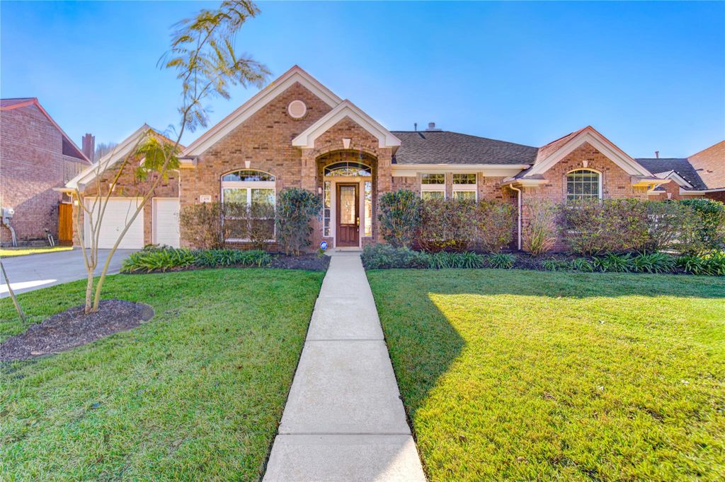 Photo of 309 Oak Creek Drive, League City, TX 77573 (MLS # 34141798)