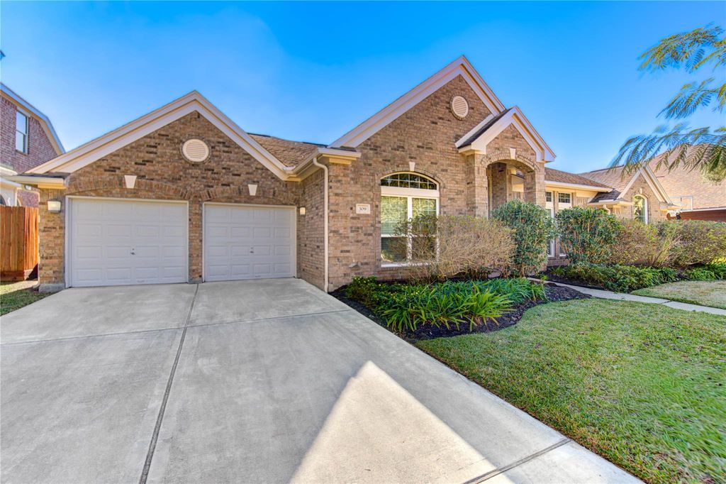 Photo of 309 Oak Creek Drive, League City, TX 77573 (MLS # 34141798)