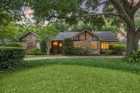 Photo of 2126 Chimney Rock Road, Houston, TX 77056 (MLS # 34034887)