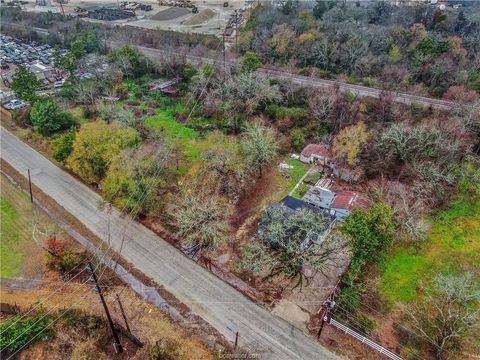 Photo of 2406 W 28th Street, Bryan, TX 77803 (MLS # 47743012)