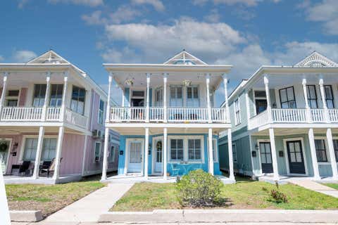 Photo of 1604 Avenue L, Galveston, TX 77550 (MLS # 20103485)