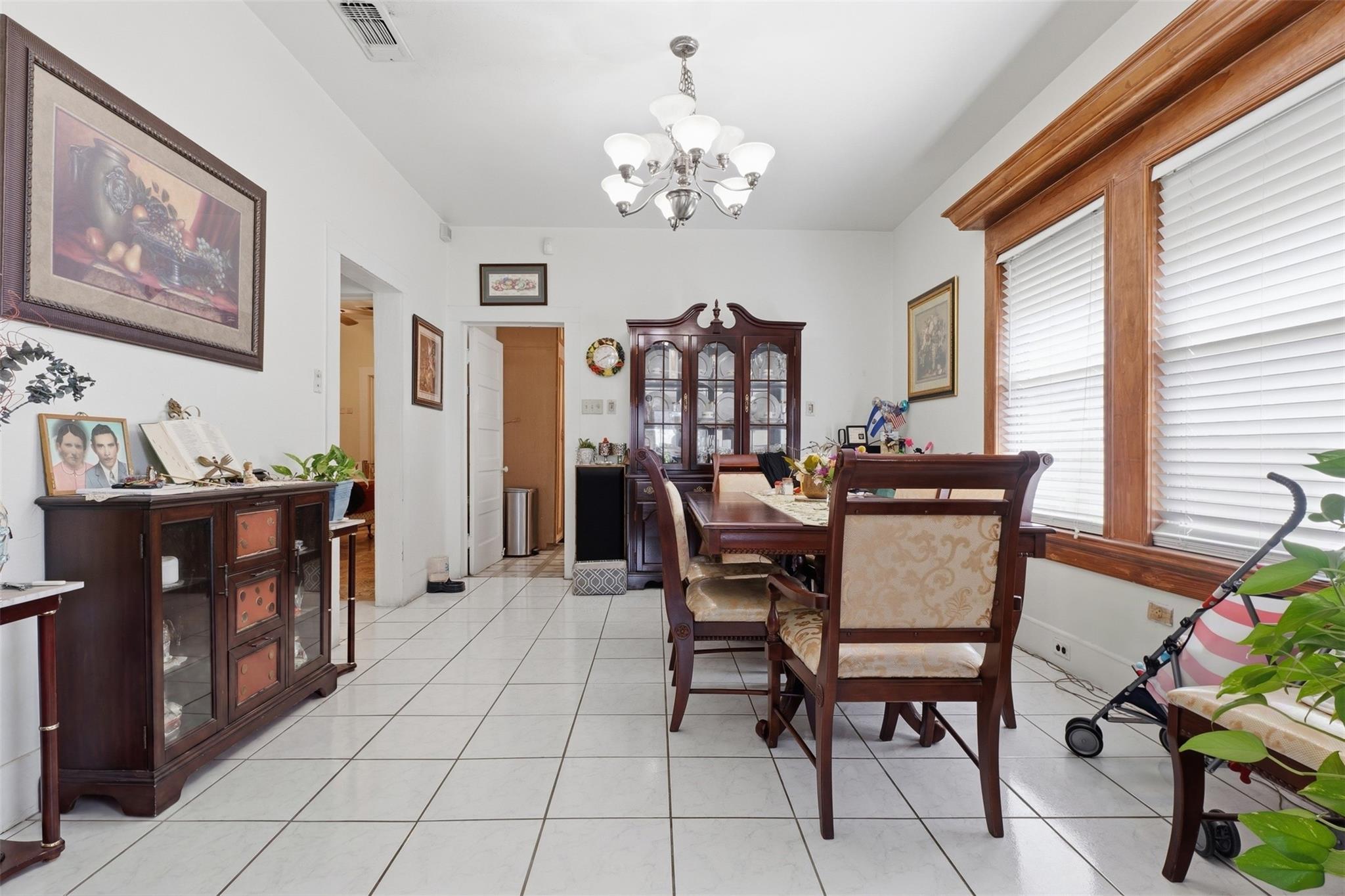 5005 Avenue O 1/2