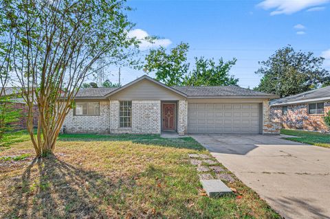 Photo of 7230 Oak Village Drive, Houston, TX 77396 (MLS # 54469739)