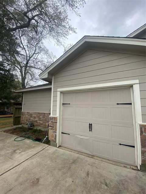 Photo of 307 Covecrest Drive #B, Houston, TX 77336 (MLS # 70945027)