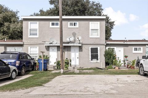 Photo of 905 3rd Avenue N #55, Texas City, TX 77590 (MLS # 46084057)