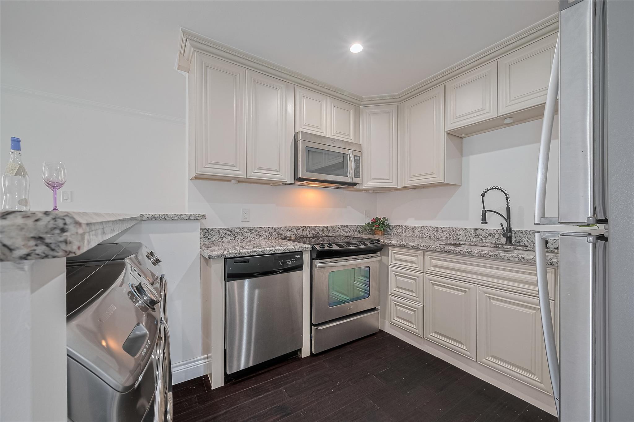 Houston, Texas 77057, United States, 2 Bedrooms Bedrooms, ,2 BathroomsBathrooms,Residential,Active,160343