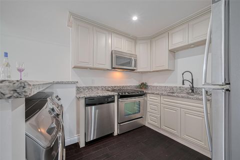 Photo of 2333 Bering Drive #334, Houston, TX 77057 (MLS # 10374034)