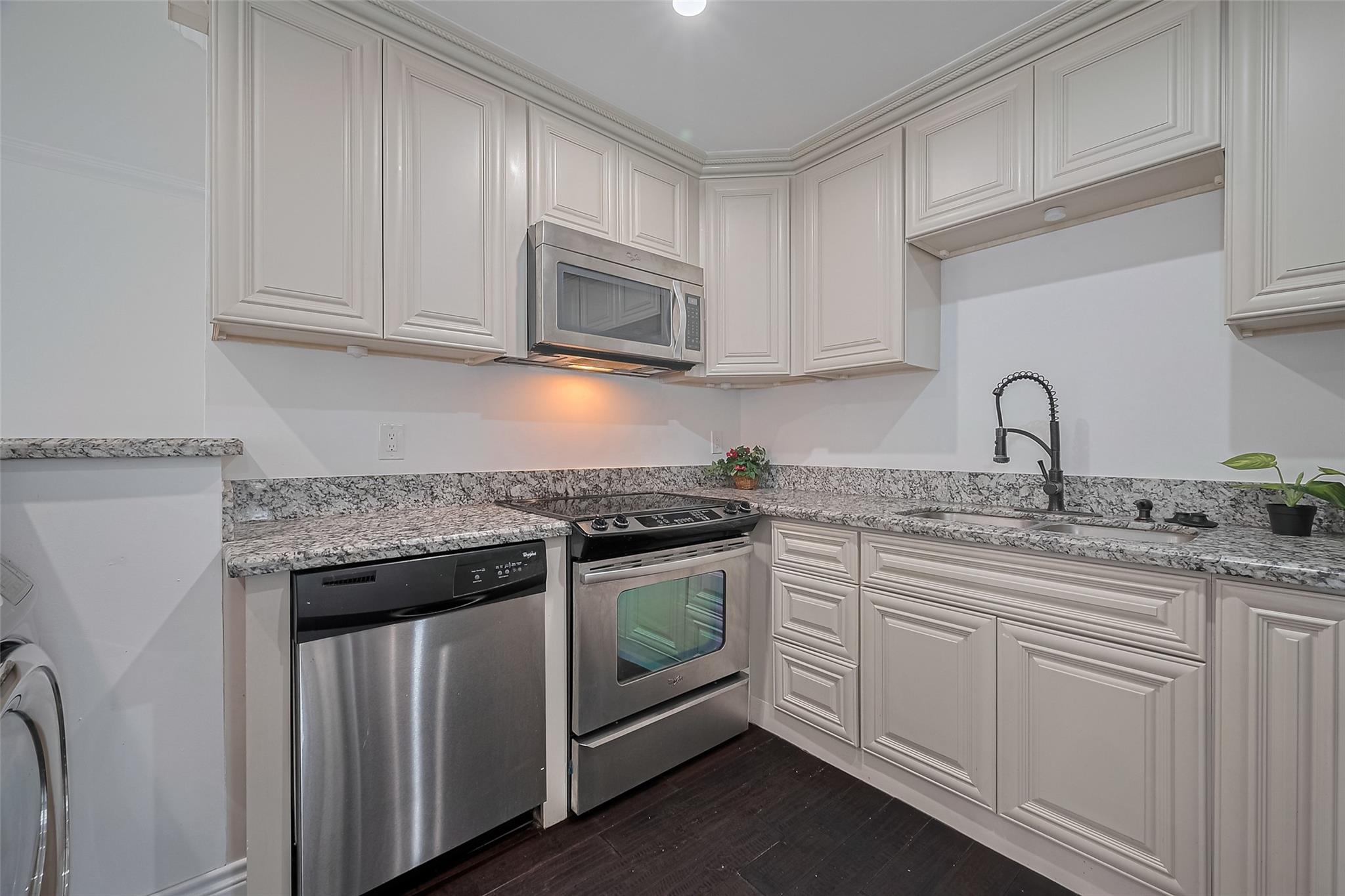 Houston, Texas 77057, United States, 2 Bedrooms Bedrooms, ,2 BathroomsBathrooms,Residential,Active,160343