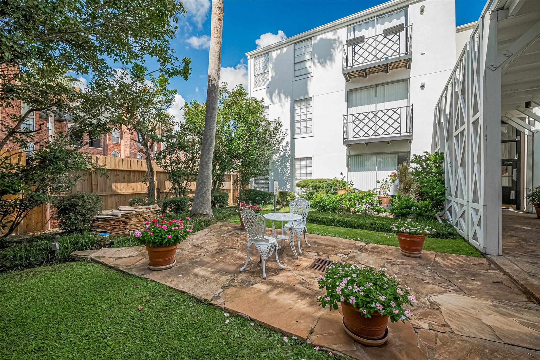 Houston, Texas 77057, United States, 2 Bedrooms Bedrooms, ,2 BathroomsBathrooms,Residential,Active,160343