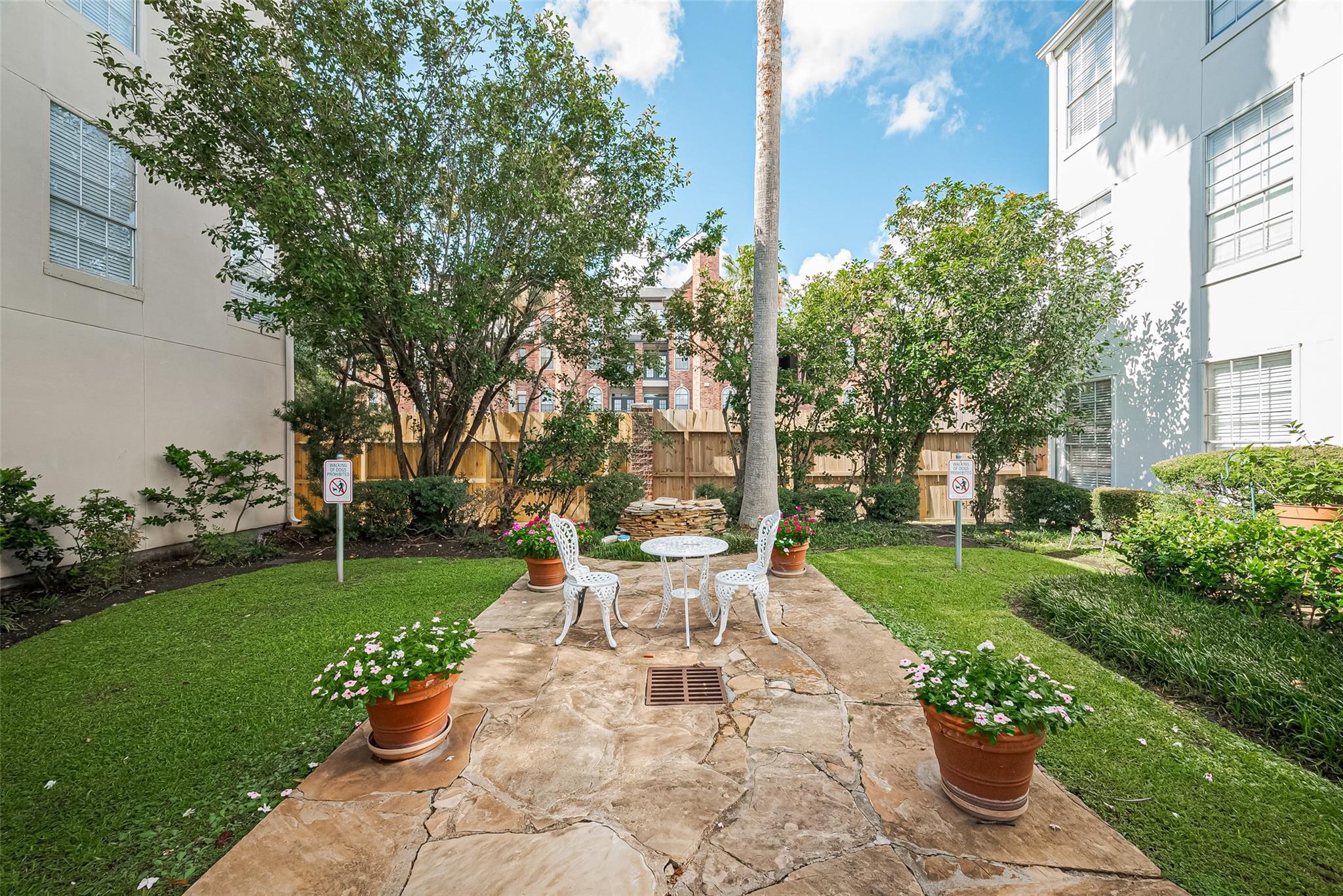 Houston, Texas 77057, United States, 2 Bedrooms Bedrooms, ,2 BathroomsBathrooms,Residential,Active,160343