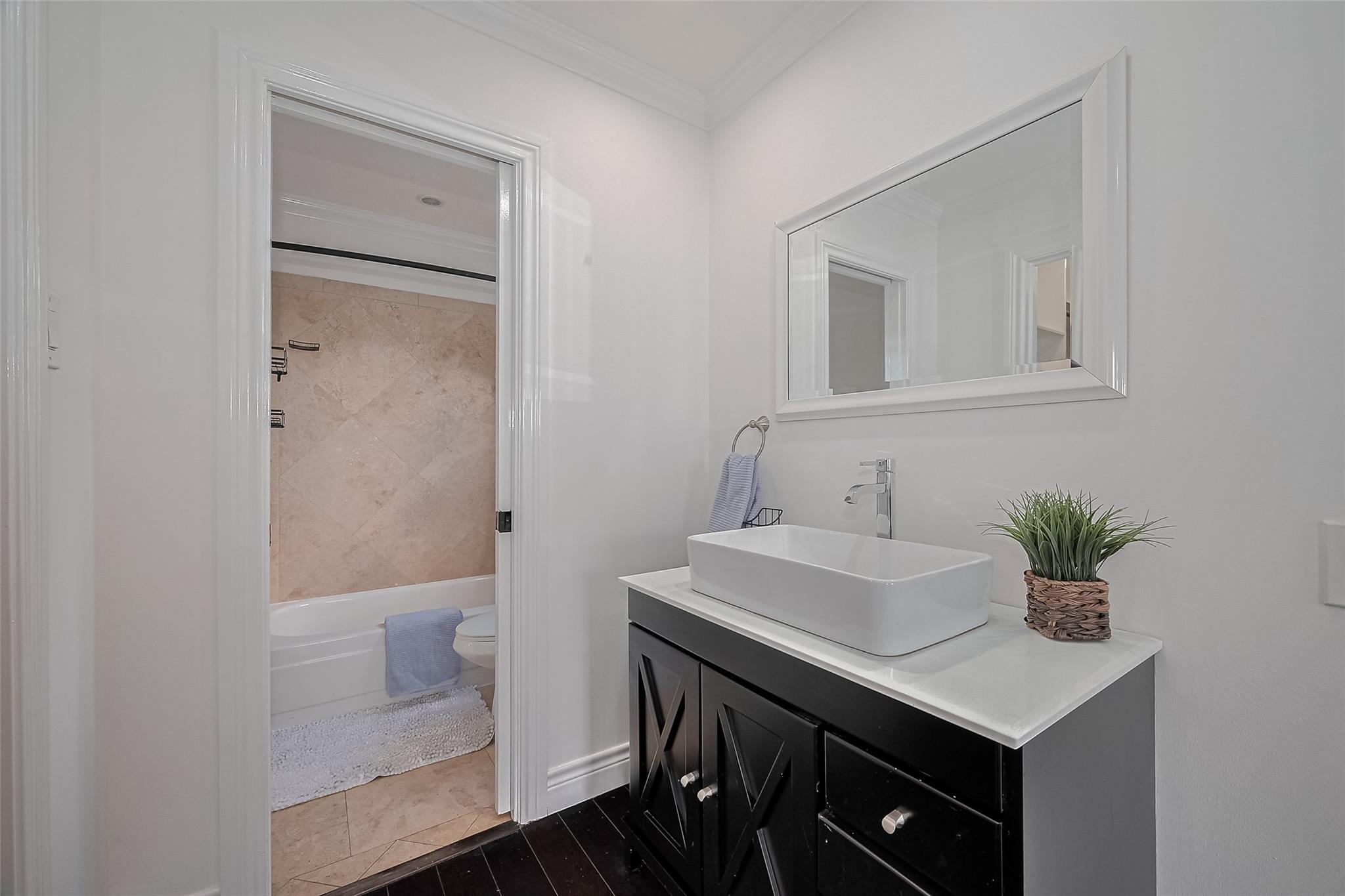 Houston, Texas 77057, United States, 2 Bedrooms Bedrooms, ,2 BathroomsBathrooms,Residential,Active,160343