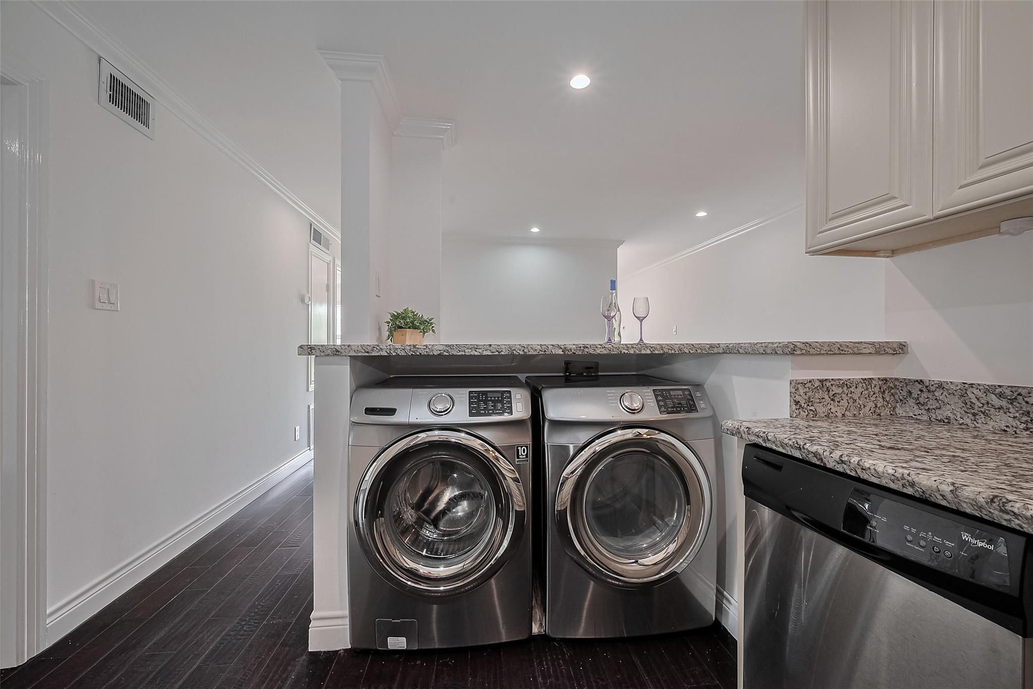 Houston, Texas 77057, United States, 2 Bedrooms Bedrooms, ,2 BathroomsBathrooms,Residential,Active,160343