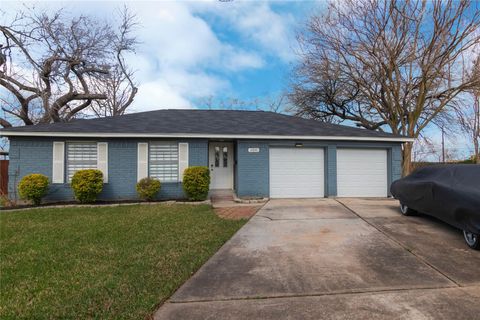 Photo of 12830 Gotham Drive, Houston, TX 77089 (MLS # 886335) Photo of 12830 Gotham Drive, Houston, TX 77089 (MLS # 886335)