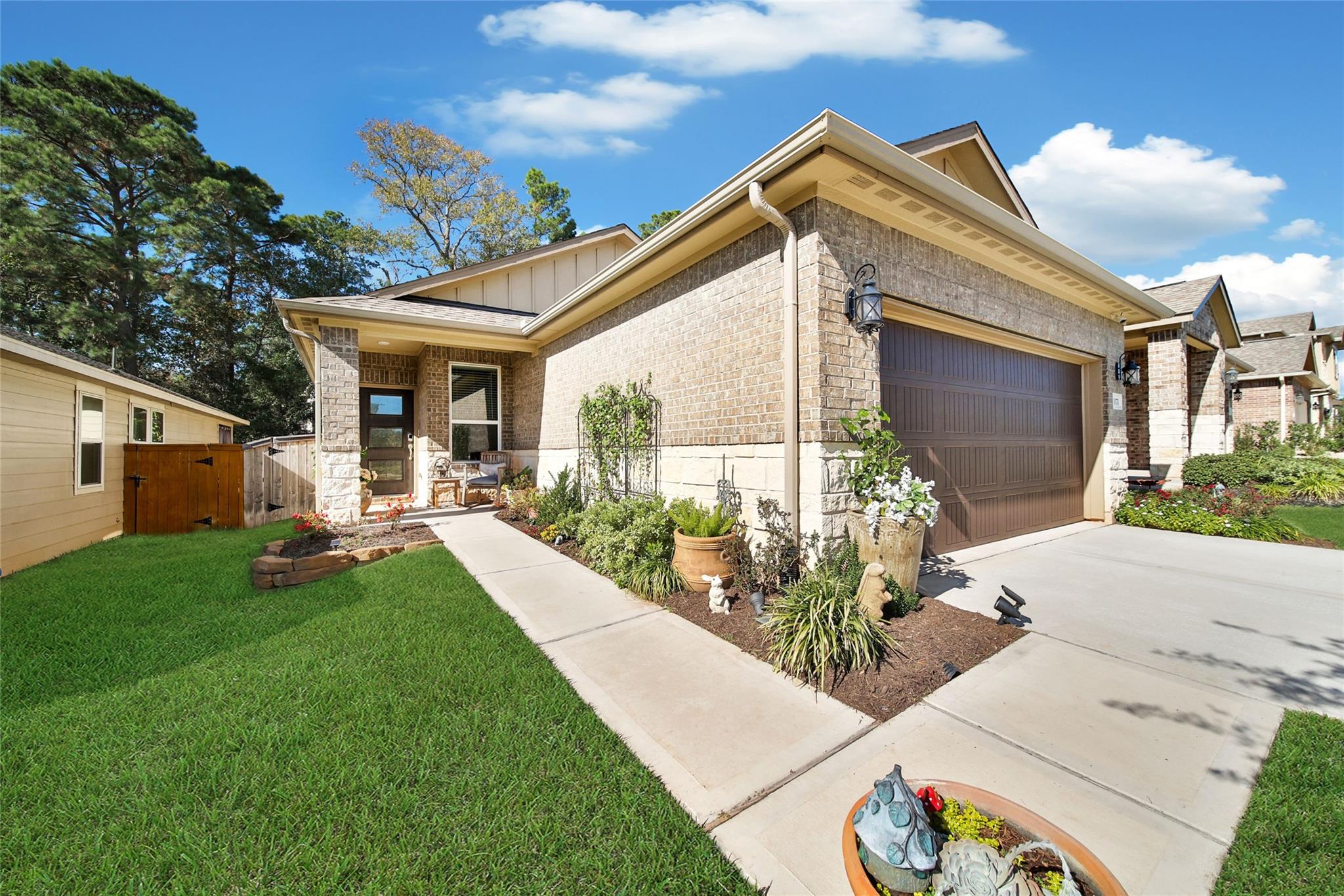 7071 Silverleaf Oak Street