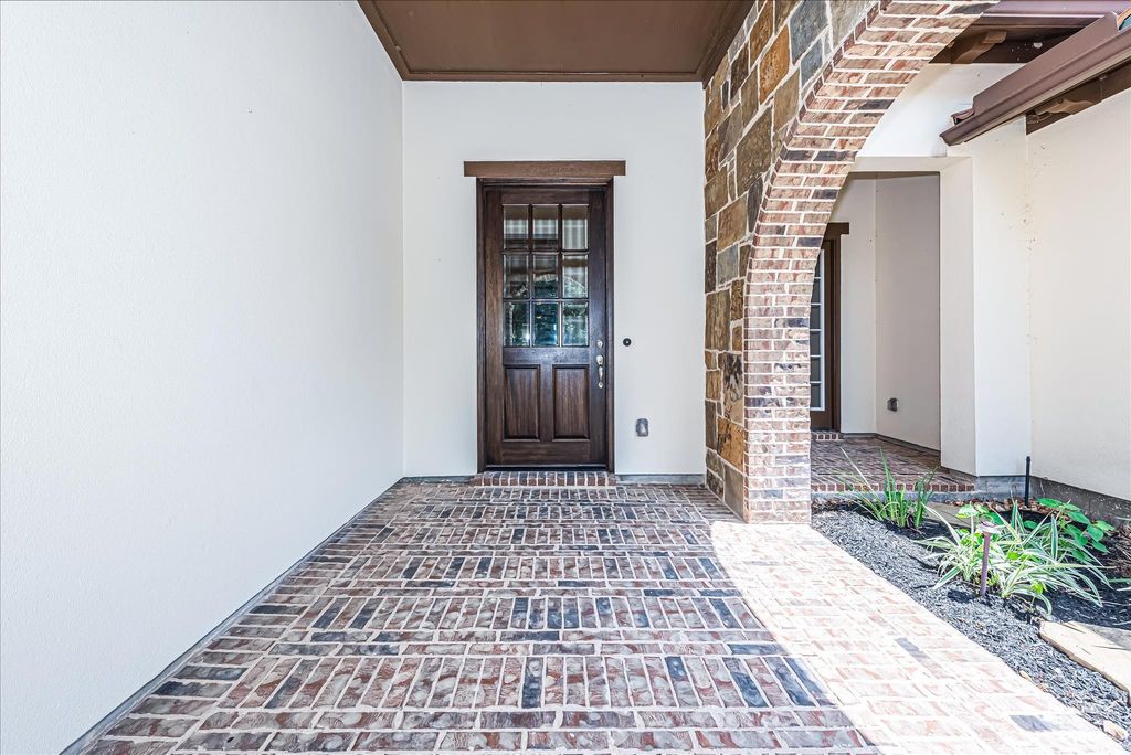 Photo of 34 Woodglade Way, Tomball, TX 77375 (MLS # 37588738)