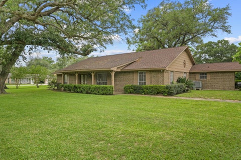 Homes For Sale - 1655 E South Street<br/> Alvin, TX 77511