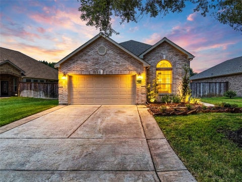 Photo of 1225 N Riviera Circle, Pearland, TX 77581 (MLS # 39653903)