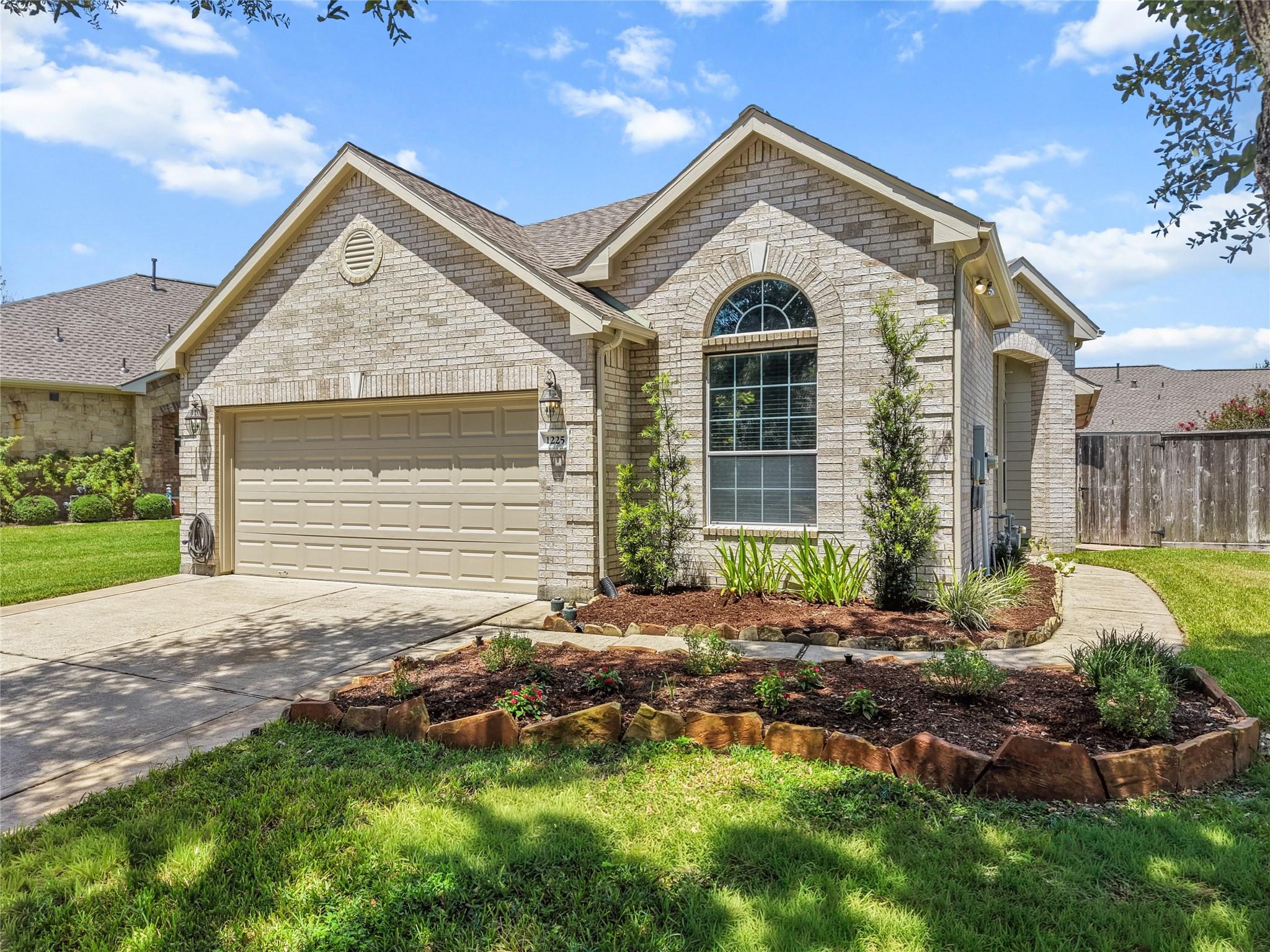 1225 N Riviera Circle