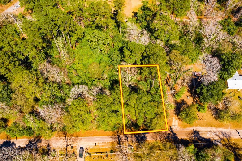 Photo of 26 Buckingham Drive, Ivanhoe, TX 75979 (MLS # 40500259)